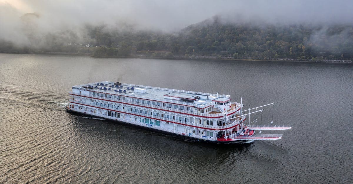 Cover Image for Discover Scenic Adventures: Senior-Friendly Mississippi River Cruise Packages